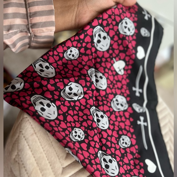 Alexander McQueen skull printed silk scarf - Picture 5 of 6